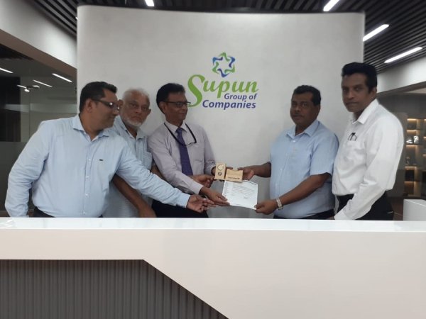 Presentation of memento to Big Match Sponsor